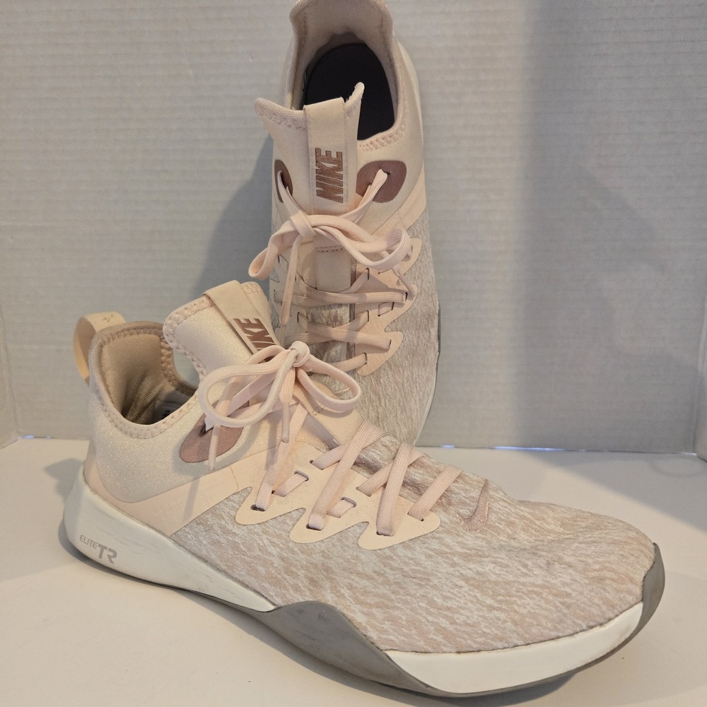 Nike Foundation Elite TR Beige Guava Low Top Sneakers Women's 10 AJ8154-800 Shoe